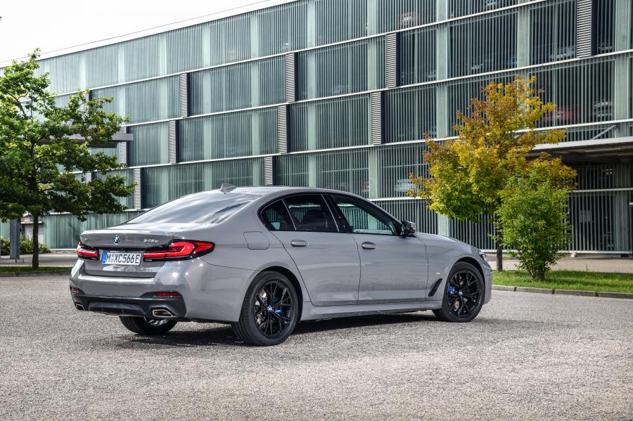  BMW 545e xDrive M Sport 2020 года  (фото 7 из 20)